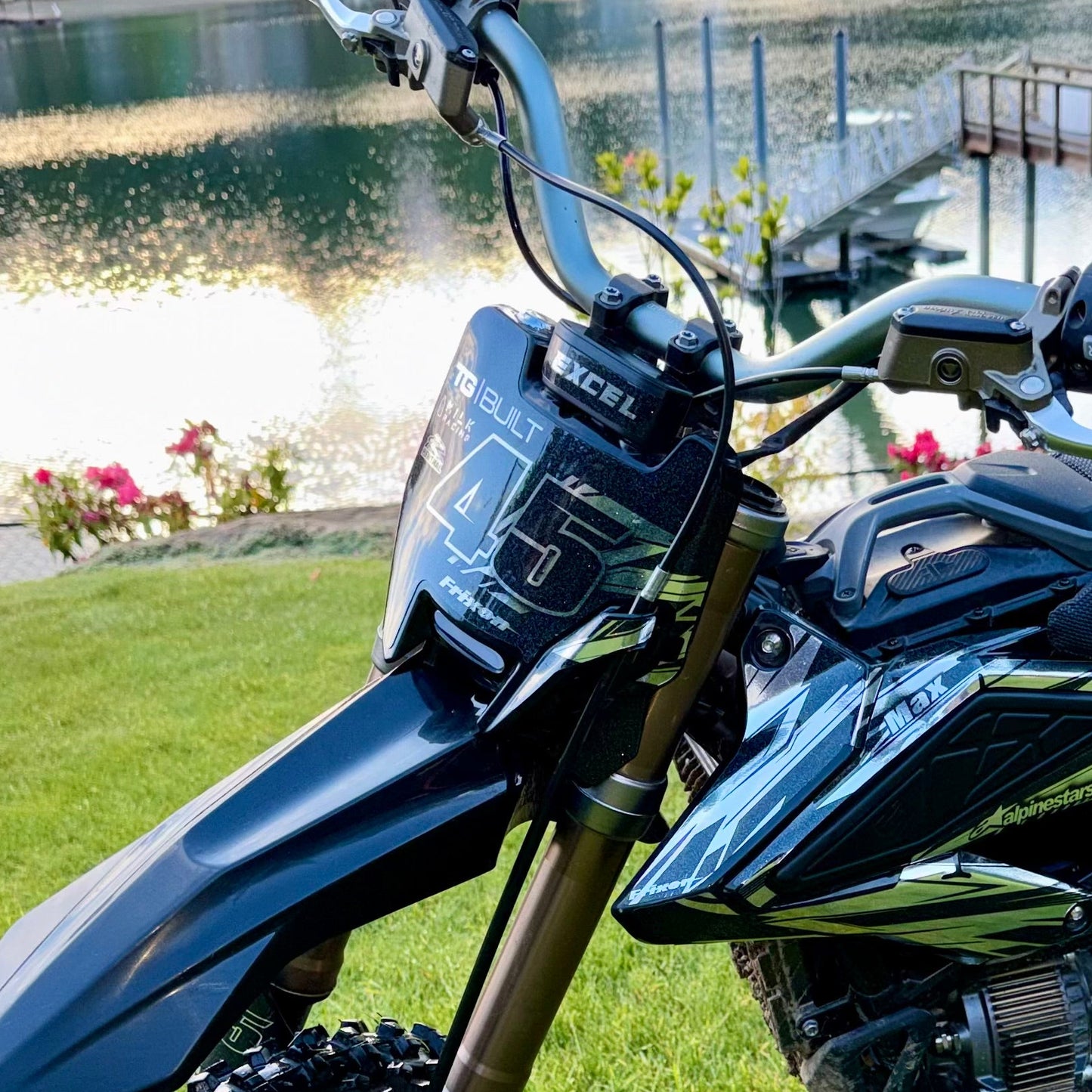 Surron Hyper Bee Front Plate Graphic